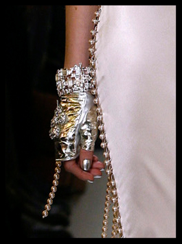 chanel-minx-nails-spring-couture-2010-silver-metallic