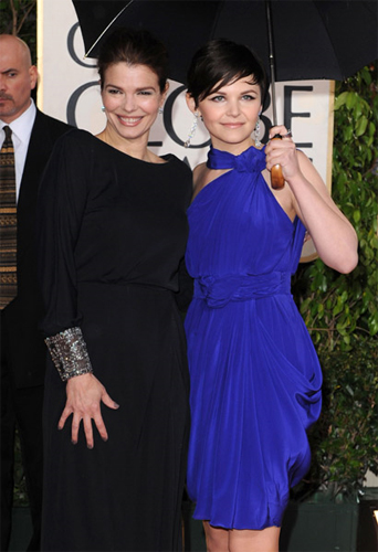 jeanne-tripplehorn-ginnifer-goodwin-67th-golden-globes-nails