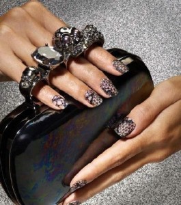 lace-nails-elle-barielle