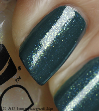 cnd-urban-oasis-teal-sparkle-swatch-close-up