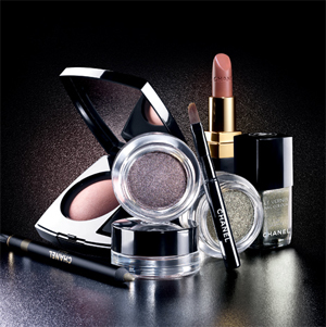 delicate hummingbird.: Chanel Fall 2011 - Le Crayon Yeux in #70 Khaki  Platine.