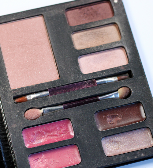 too-faced-man-eater-palette-inside